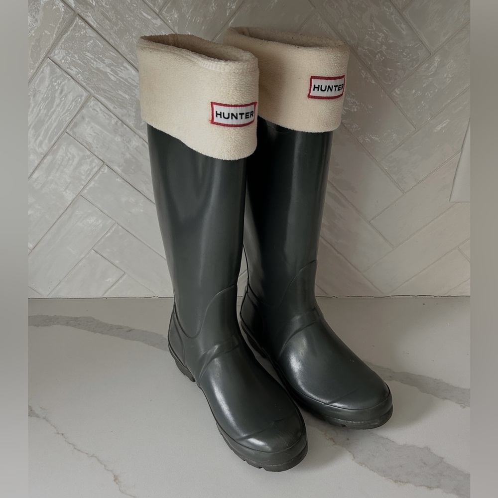 Hunter Original Tall Rain Boots with Cream Fleece Sock Inserts - Gray- Size 6
